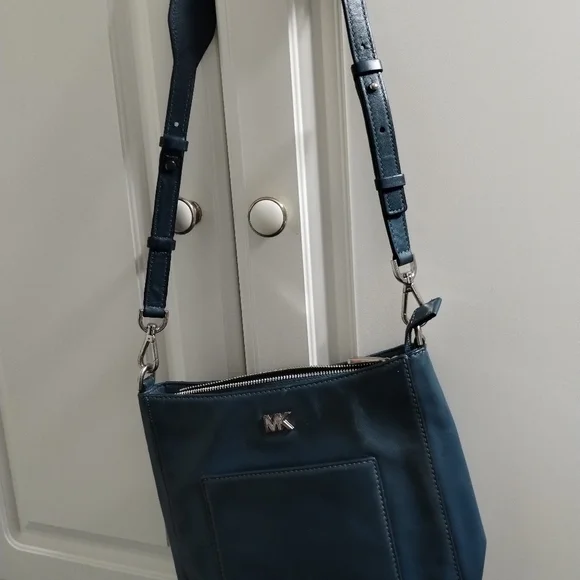 Michael Kors Dark Blue Shoulder Bag - Picture 9 of 9